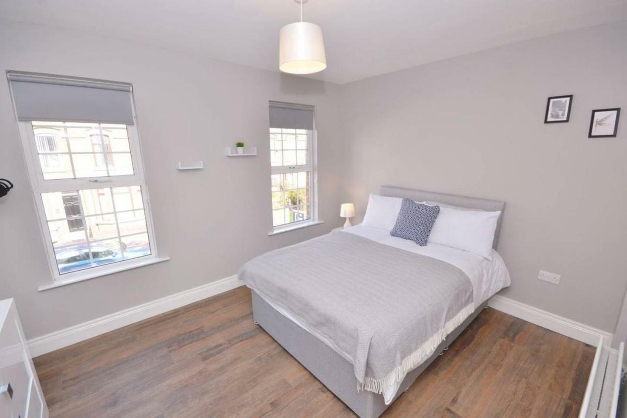 Queens Quarter Townhouse 2 Belfast Bagian luar foto
